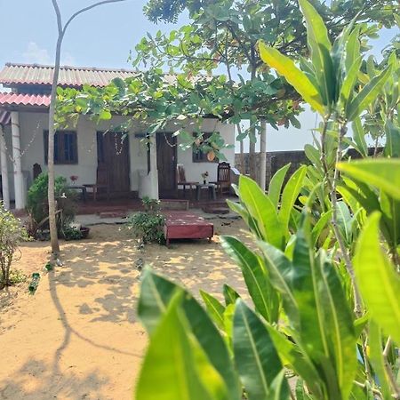 Golden Rich Hotel Arugam Bay Buitenkant foto