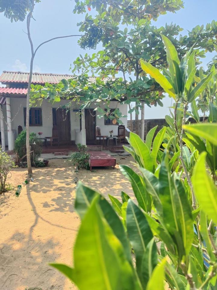 Golden Rich Hotel Arugam Bay Buitenkant foto